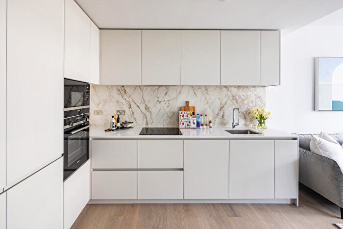 2 Bedroom Apartment To Rent In Water Street, London, E14