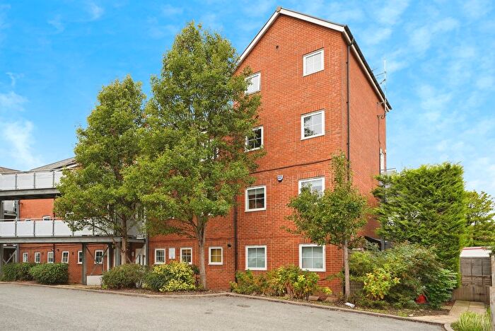 2 Bedroom Flat For Sale In Lower Leys, Evesham, Worcestershire, WR11