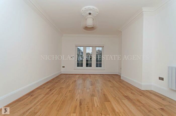 1 Bedroom Flat To Rent In WIllenhall Lodge, Great North Road, EN5