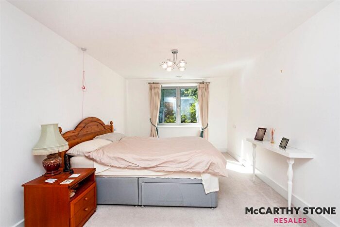 2 Bedroom Flat For Sale In Kings Place, Fleet Road, Fleet, GU51