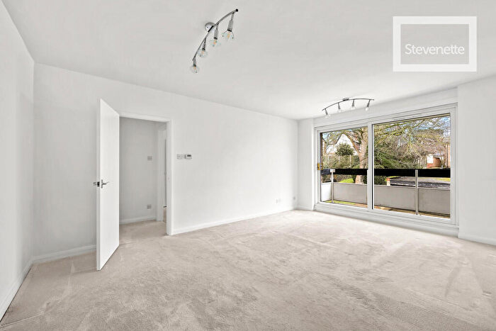 1 Bedroom Flat For Sale In Cedar Court, Station Road, Epping, CM16