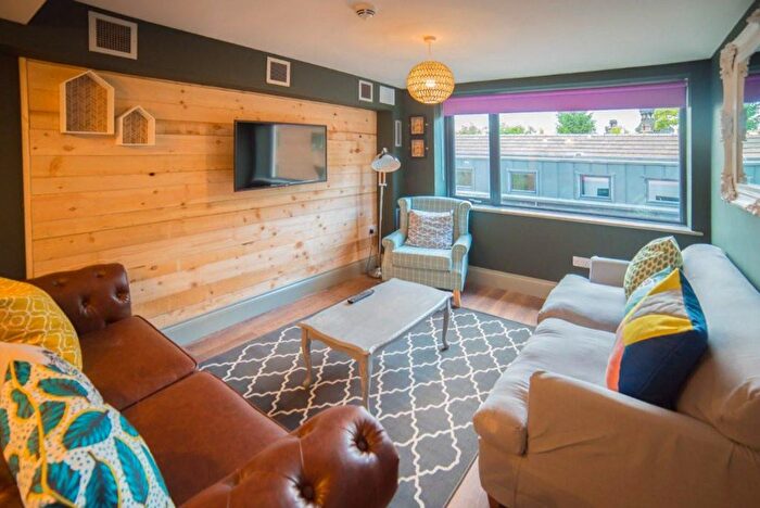 1 Bedroom Flat To Rent In Shire Oak Road, Headingley, Leeds, LS6