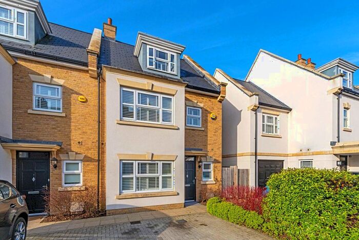 4 Bedroom Semi-Detached House To Rent In Roper Crescent, Sunbury-On-Thames, TW16