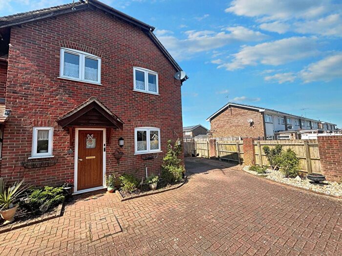 3 Bedroom Semi-Detached House For Sale In Meadow Court, Fordingbridge, SP6