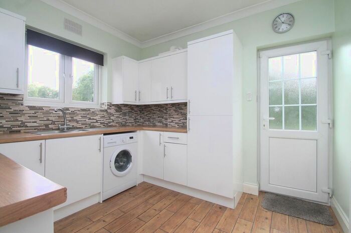 2 Bedroom Property To Rent In Godstone Road, Whyteleafe, CR3