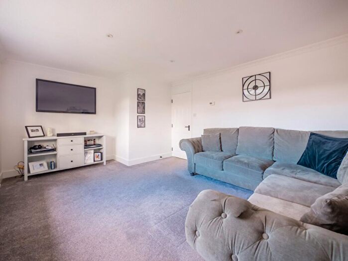 2 Bedroom Flat For Sale In Boston Avenue, Rayleigh, SS6