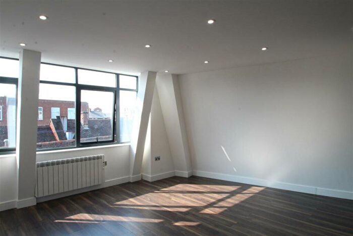 1 Bedroom Flat To Rent In George Street, Aylesbury, HP20