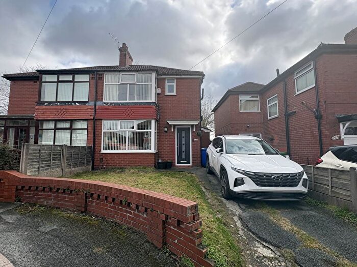 3 Bedroom Semi-detached House For Sale In Myerscroft Close, Manchester, M40