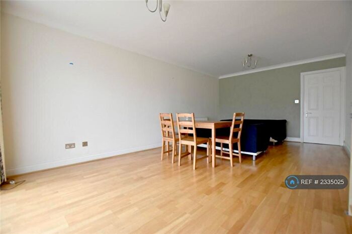 2 Bedroom Flat To Rent In Fleetwood Close, Croydon, CR0