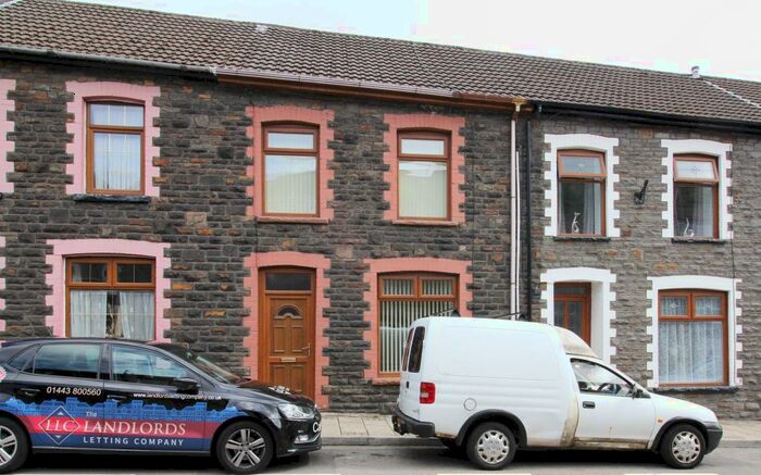 3 Bedroom Terraced House To Rent In Llewellyn Street, Pontygwaith, CF43