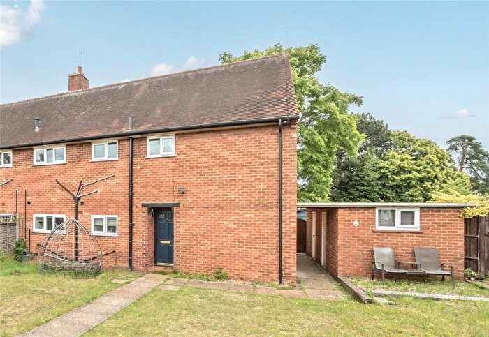 2 Bedroom Maisonette For Sale In Sandfields, Send, Surrey, GU23