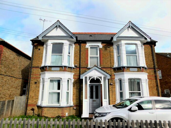 3 Bedroom Maisonette To Rent In Hanworth Road, Feltham, TW13