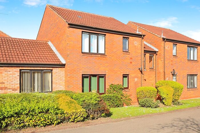 1 Bedroom Flat For Sale In Peakes Croft, Bawtry, Doncaster, DN10