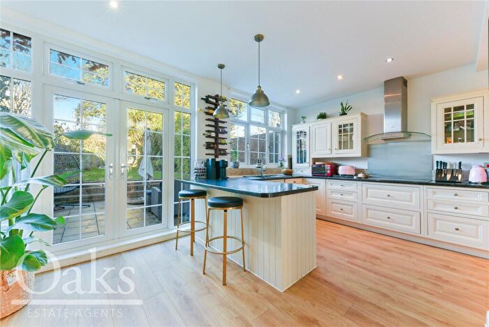 4 Bedroom Semi Detached House For Sale In Waddon Park Avenue, Croydon, CR0