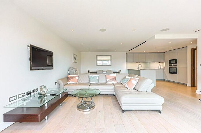 3 Bedroom Apartment For Sale In Boulevard Drive, Beaufort Park, Colindale, NW9