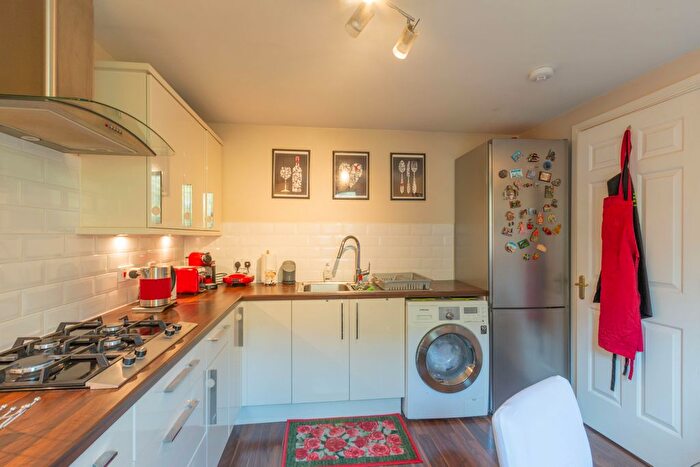 2 Bedroom Flat To Rent In Dicksonfield, Edinburgh, EH7