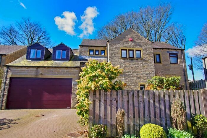 5 Bedroom Detached House For Sale In Sandyfoot, Barkisland, Halifax, HX4