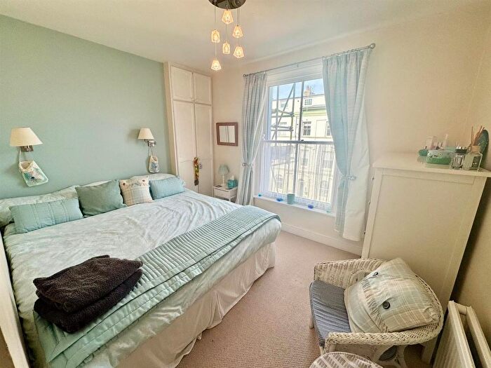 2 Bedroom Flat For Sale In Castle Road, Scarborough, YO11