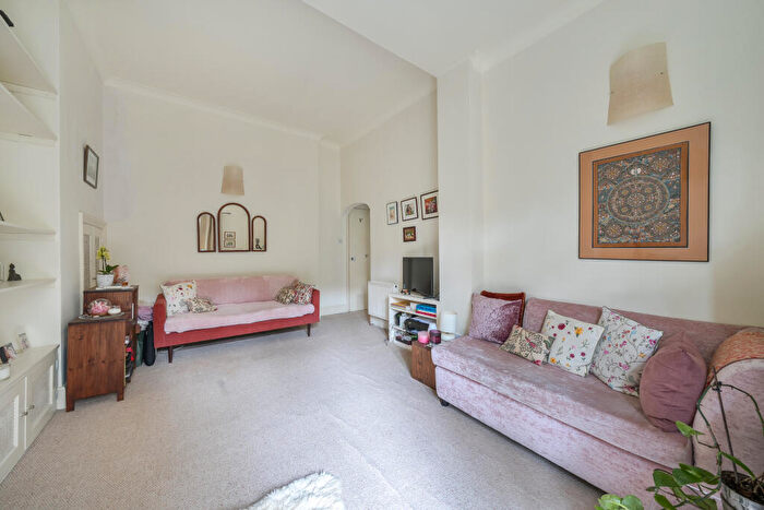 2 Bedroom Flat For Sale In Oakley Road, London, N1