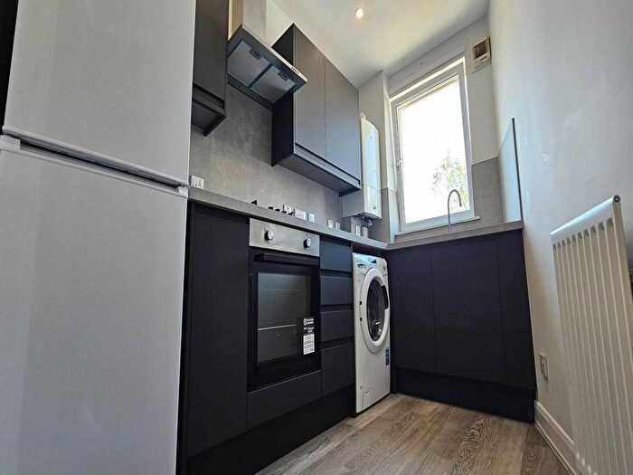 2 Bedroom Flat To Rent In Rosebank Gardens, Aberdeen, AB11