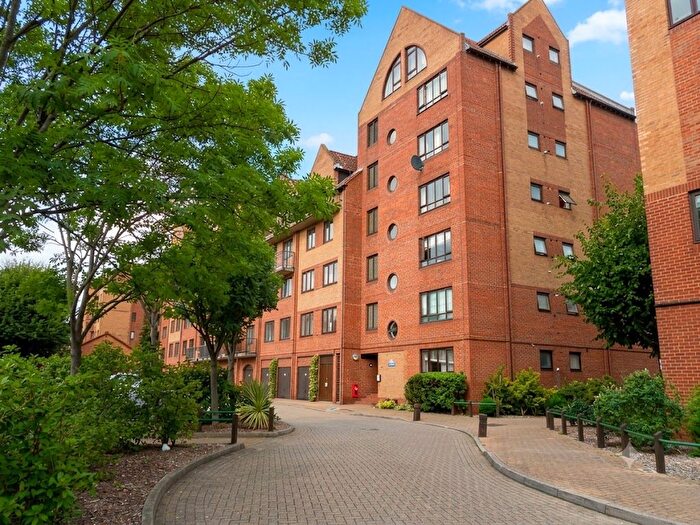 2 Bedroom Flat To Rent In Amsterdam Road, London, E14