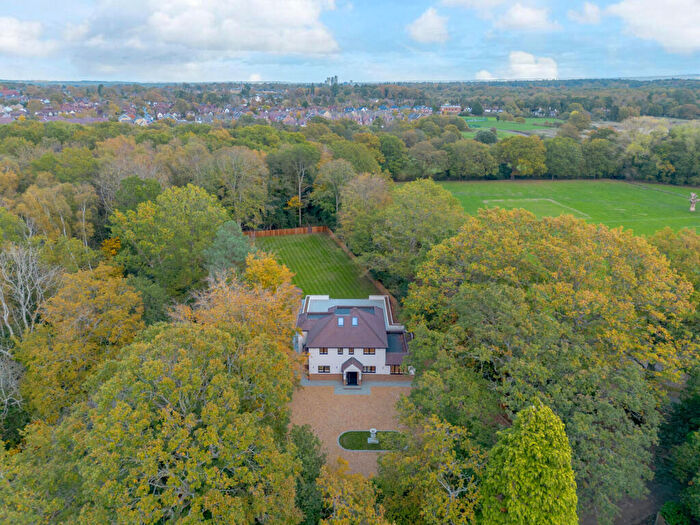 5 Bedroom Detached House For Sale In Sheets Heath, Woking, GU24