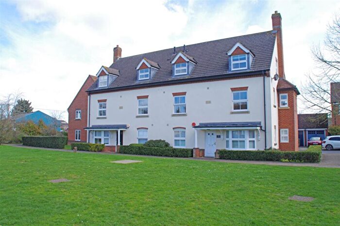 2 Bedroom Flat For Sale In Windsor Drive, Wallingford, OX10
