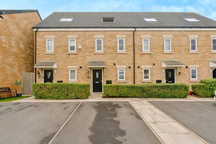 3 Bedroom Town House For Sale In Rowling Hollins, Colne, Lancashire, BB8