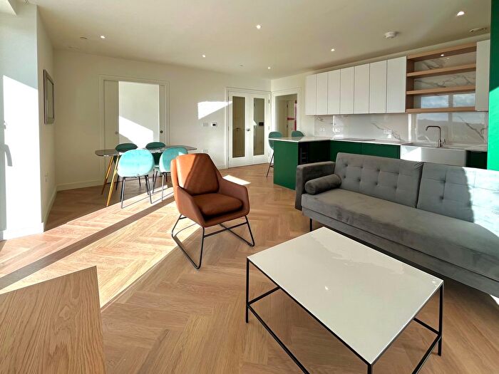 3 Bedroom Flat To Rent In The Hyde, London, NW9