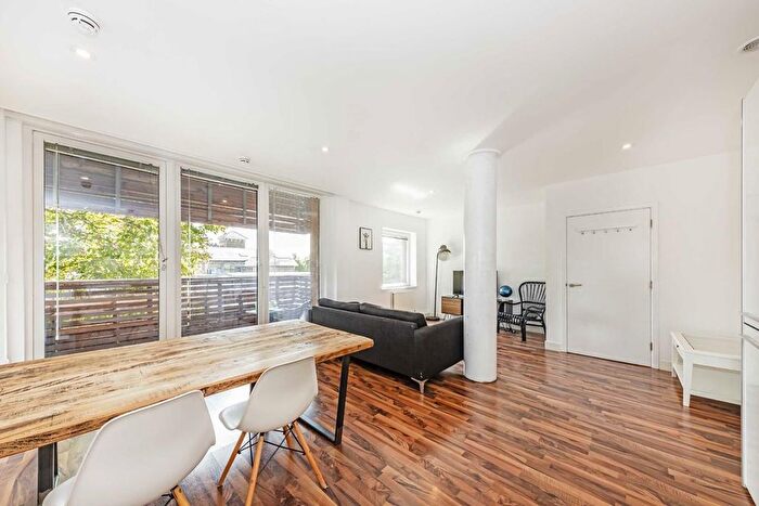 1 Bedroom Flat To Rent In Hillside, London, NW10