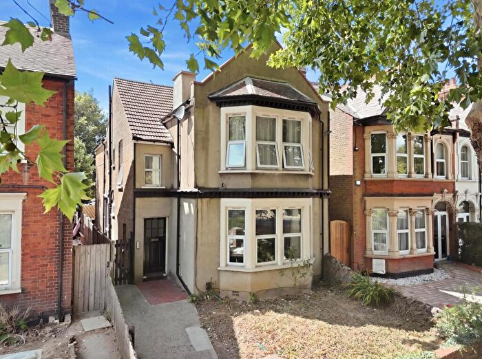 2 Bedroom Flat For Sale In Victoria Avenue, Southend-On-Sea, SS2