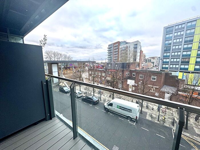 1 Bedroom Flat To Rent In Vantage Building, Station Approach, Hayes, UB3