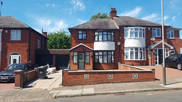 3 Bedroom Semi-Detached House To Rent In Southview Drive, Leicester, LE5