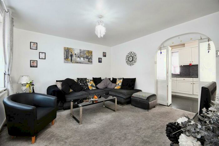3 Bedroom Terraced House For Sale In Appleby Drive, Romford, RM3