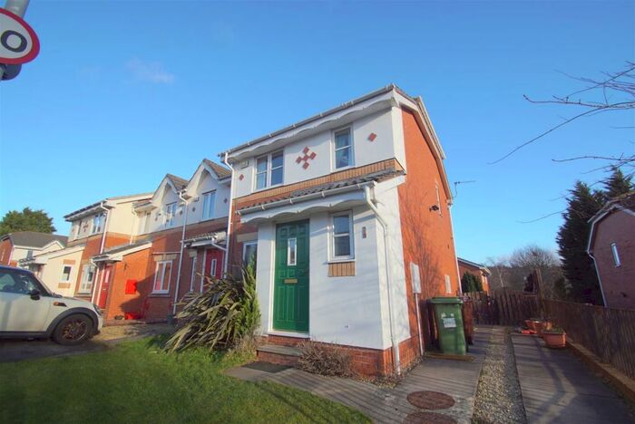 3 Bedroom End Of Terrace House To Rent In Stonelea Court, Meanwood, Leeds, LS7