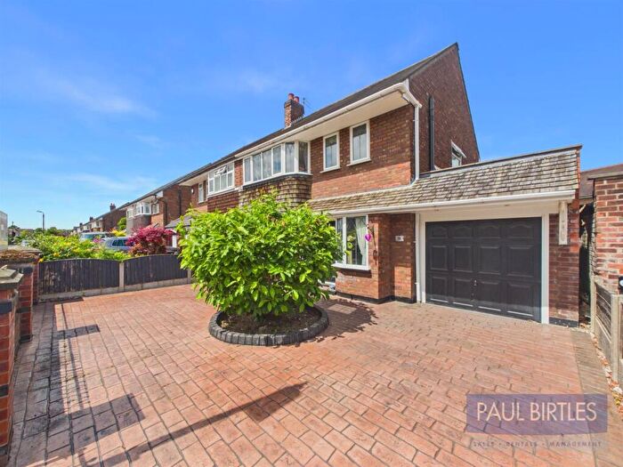 3 Bedroom Semi-Detached House For Sale In Eddisbury Avenue, Flixton, Trafford, M41