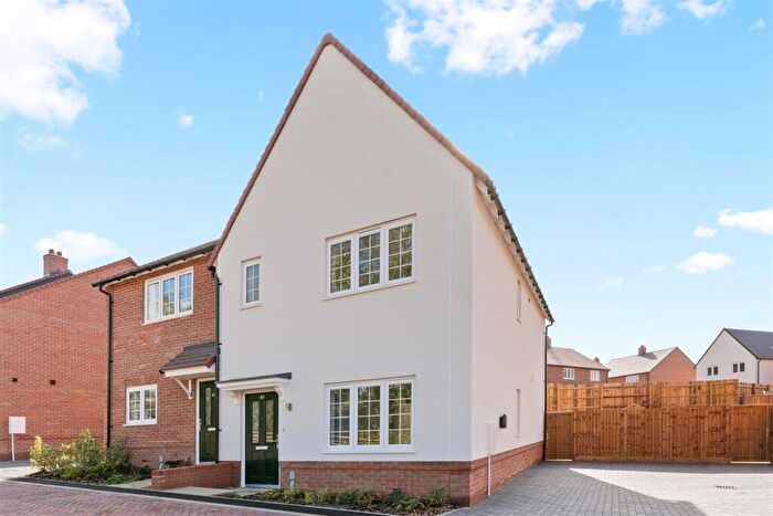 3 Bedroom House To Rent In £ Rent Credit On Month - Bridle Crescent, Braintree, CM7
