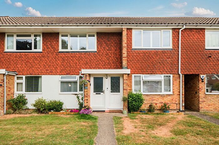 2 Bedroom Maisonette For Sale In Clifton Close, Farnborough Village, Orpington, Kent, BR6