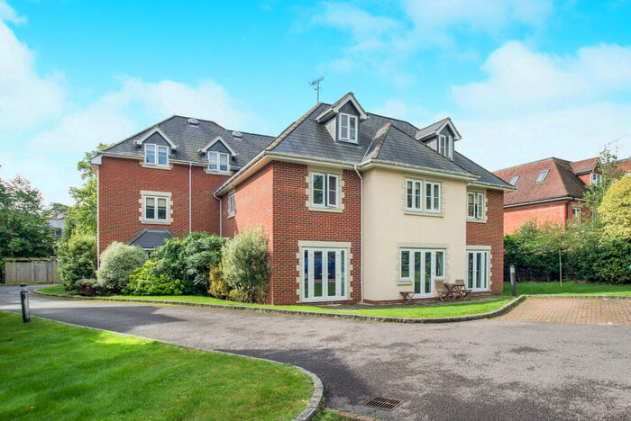 2 Bedroom Apartment To Rent In Wray Park Road, Reigate, RH2