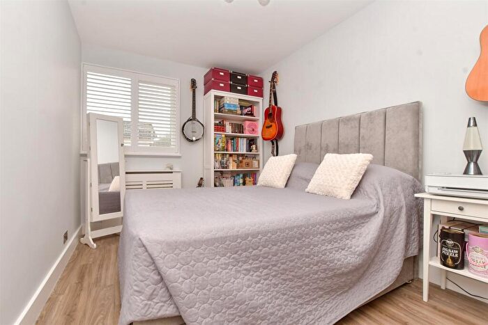 2 Bedroom End Of Terrace House For Sale In Lindbergh Road, Wallington, Surrey, SM6
