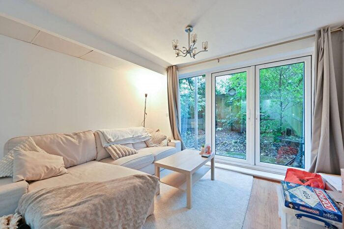 1 Bedroom Flat For Sale In Midland Road, Hemel Hempstead, HP2