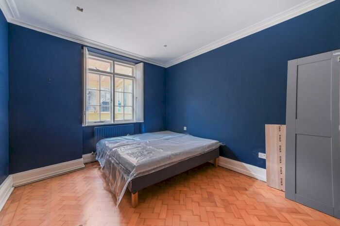 1 Bedroom Flat To Rent In Redcliffe Gardens, Chelsea, London, SW10