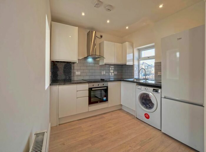 2 Bedroom Flat To Rent In Harringay Road, London, N15
