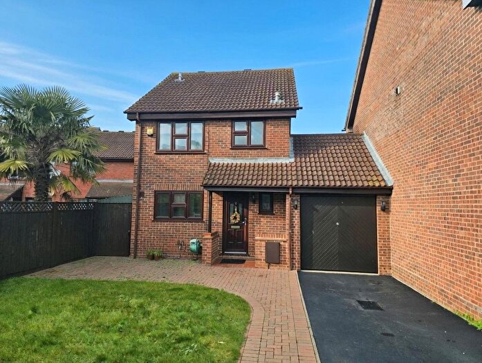 3 Bedroom End Terrace House For Sale In Chirk Close, Hayes, Greater London, UB4