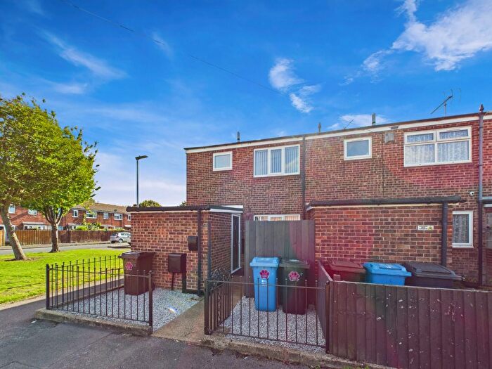 3 Bedroom End Of Terrace House For Sale In Blake Close, Hull, HU2