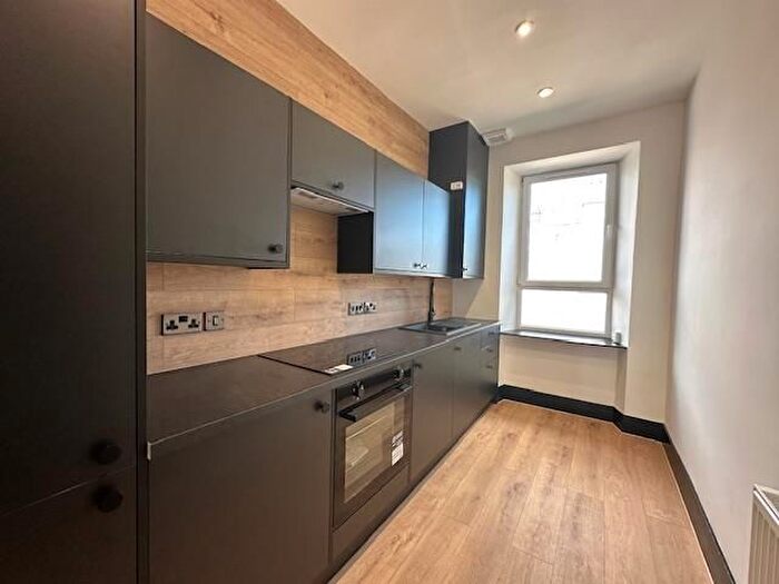 4 Bedroom Flat To Rent In Sunnybank Place, Aberdeen, AB24