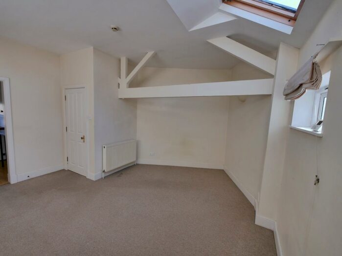 2 Bedroom Flat To Rent In Victoria Road, Cirencester, GL7