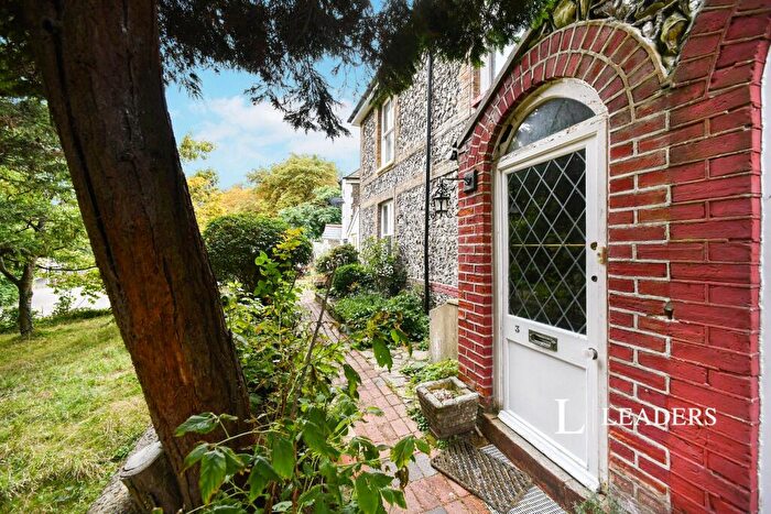 2 Bedroom Cottage To Rent In Lovers Walk Cottages, Brighton, East Sussex, BN1