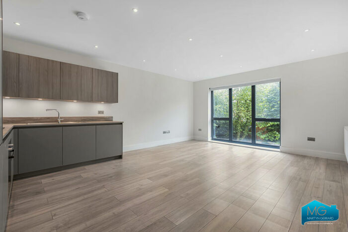 2 Bedroom Apartment To Rent In Woodside Park Road, North Finchley, London, N12