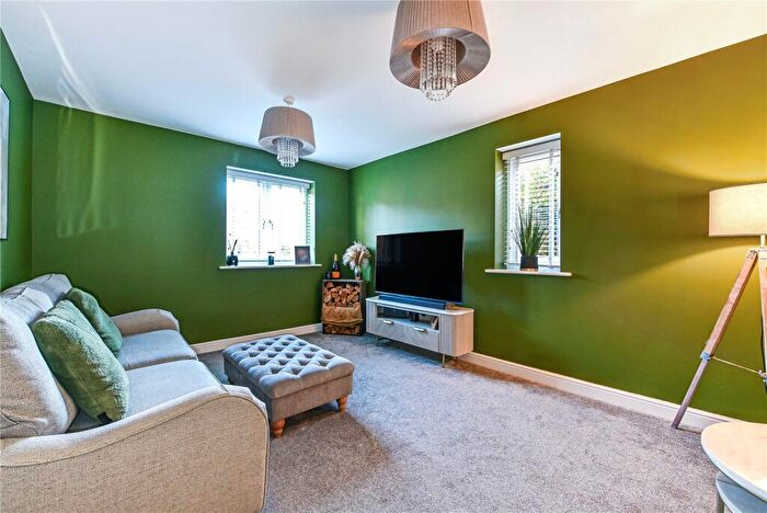 3 Bedroom Detached House For Sale In Lovedean Lane, Lovedean, Hampshire, PO8